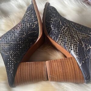 L’ Artiste Sandals Size 35